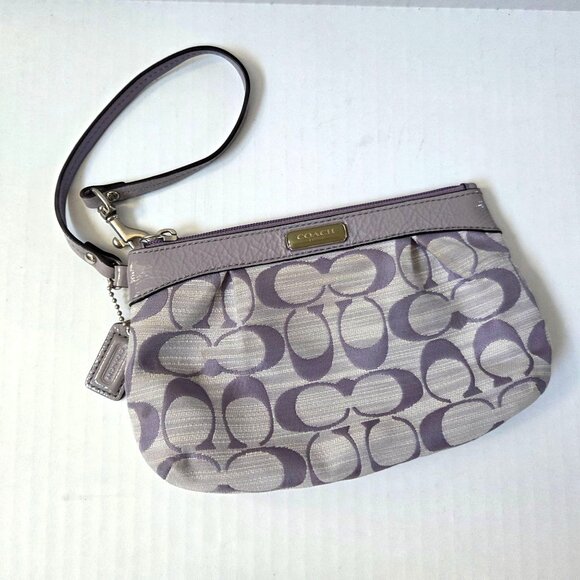 Coach Signature C Pleated Medium Wristlet Gray Lavender Leather Preppy F47206 - Picture 1 of 9